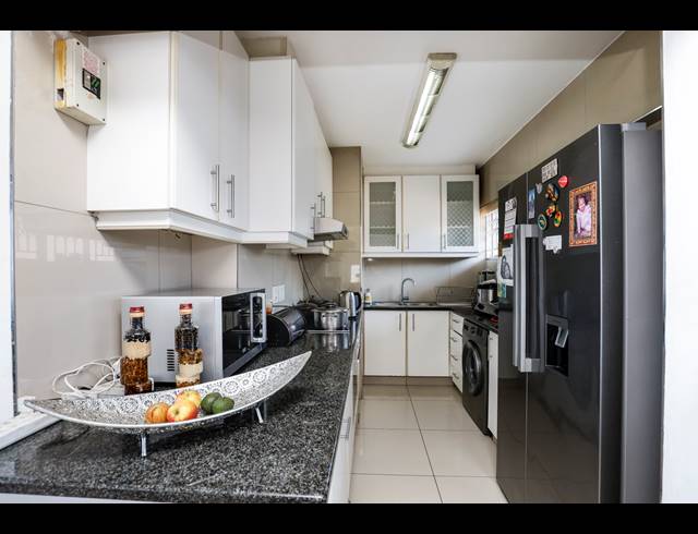 3 BEDROOM APARTMENT FOR SALE IN ESSENWOOD